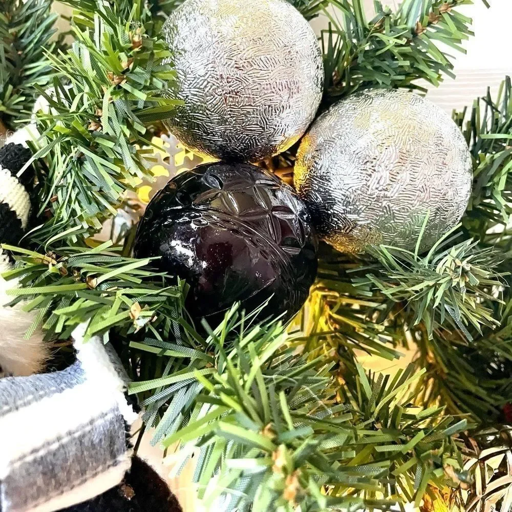 WREATH NWT BLACK, SILVER & WHITE 24” BEAR PRE-LIT WREATH